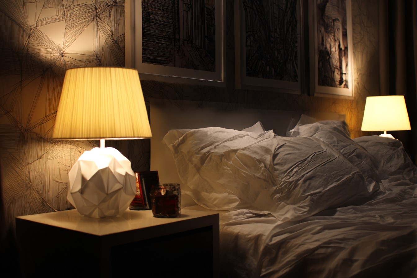 im1979_Bedroom_Lighting_Layers_Creating_a_Space_for_Both_Func_30763164-fb47-4360-bfb3-9f9ccbec9458_1